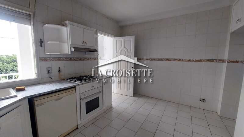 Appartement S+4 à La Marsa